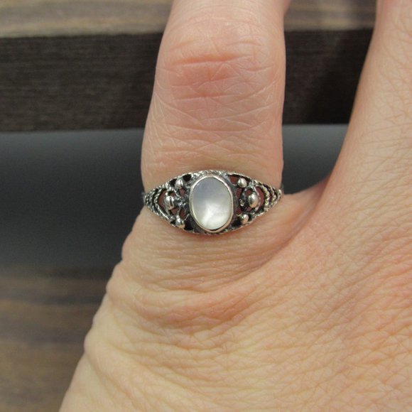 Size 6.25 Sterling Silver Braided White Shell Band - Picture 4 of 8